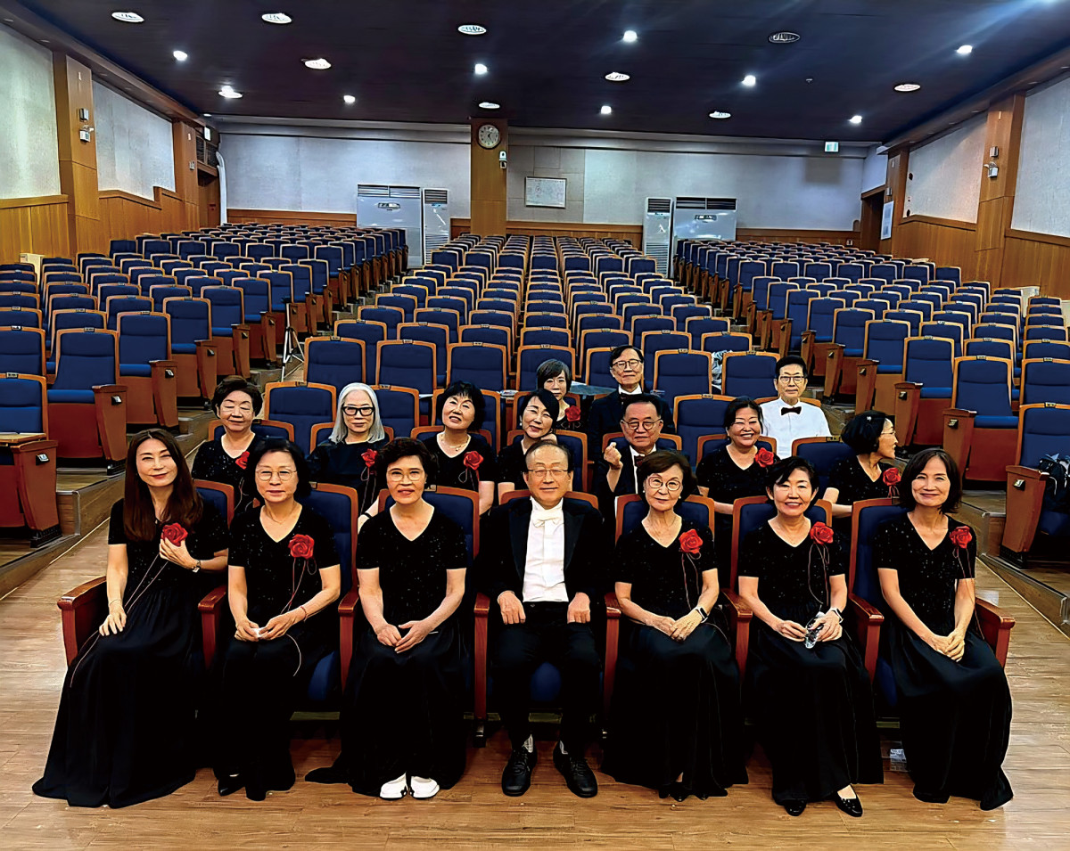 ▲서울예고 강당에서 리허설을 마친 비바브라보 합창단 단원들.(비바브라보 합창단 )