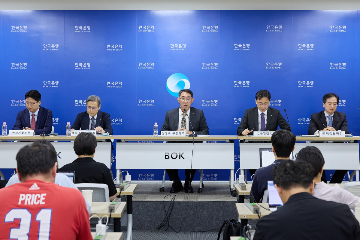 ▲22일 오전 서울 중구 한국은행에서 열린 금융안정 상황(2026년 9월) 설명회사진 왼쪽부터 김신영 외환분석부장, 이정연 금융안정기획부장, 장정수 부총재보, 임광규 금융안정국장, 조성민 금융안정국 안정총괄팀장 (사진제공=한국은행)
