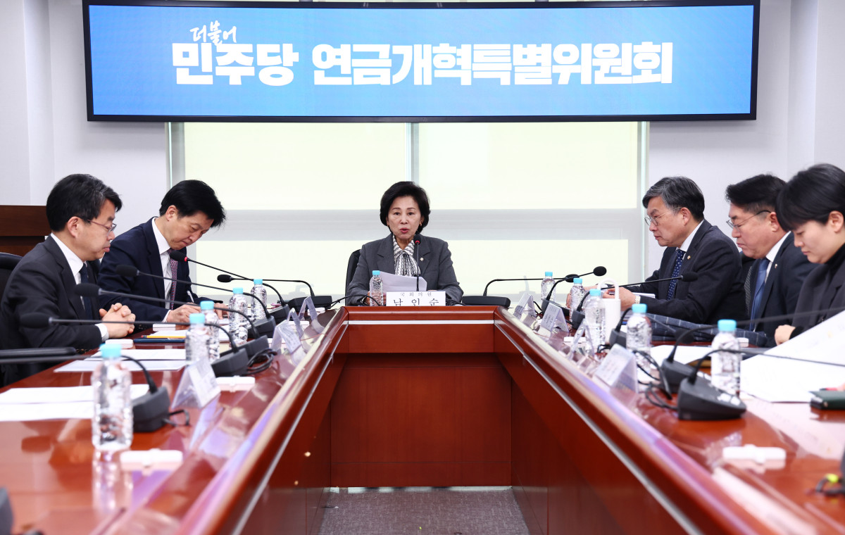 ▲남인순 더불어민주당 연금개혁특별위원장이 2월 25일 오전 서울 여의도 국회 의원회관에서 열린 전체회의에서 발언하고 있다. (사진=뉴시스)