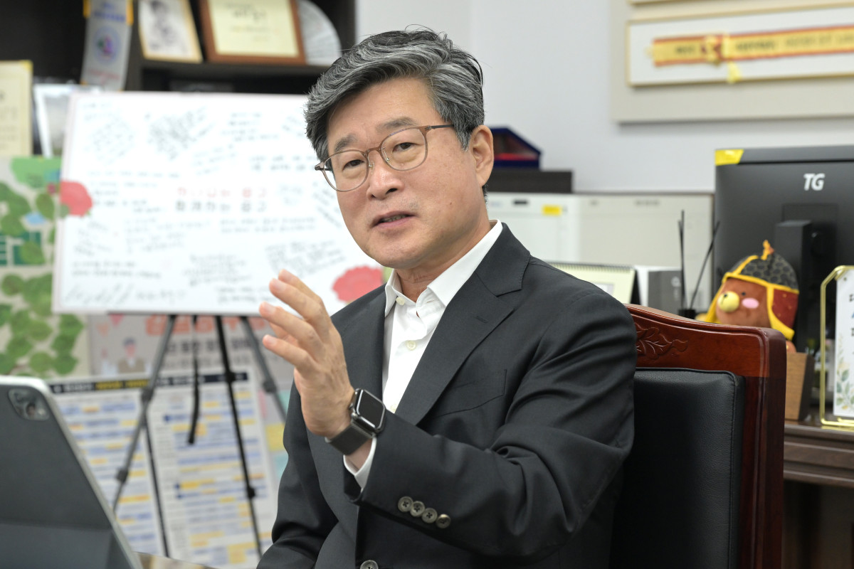 ▲김길성 서울특별시 중구청장이 22일 구청장 집무실에서 이투데이와 인터뷰를 진행하고 있다. (사진 제공 = 서울 중구)