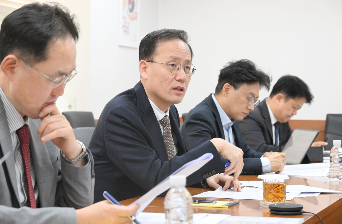 ▲이형일 경제부총리 겸 재정경제부 장관이 9월 22일 서울 종로구 정부서울청사에서 열린 재정경제부 주요간부회의를 주재하고 있다. (사진제공=재정경제부)