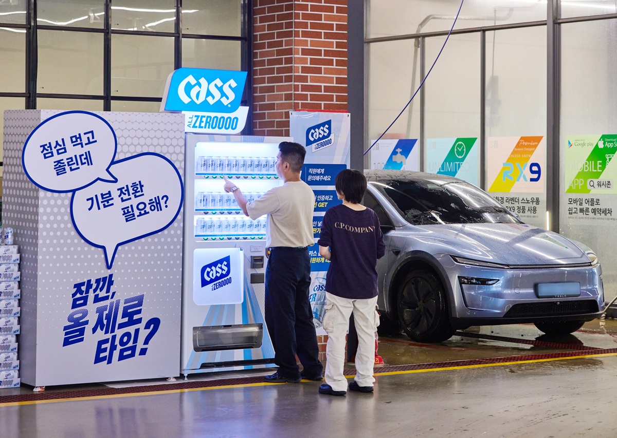 ▲세차장에 ‘카스 올제로’ 전용 코인 자판기가 설치된 모습. (사진제공=오비맥주)