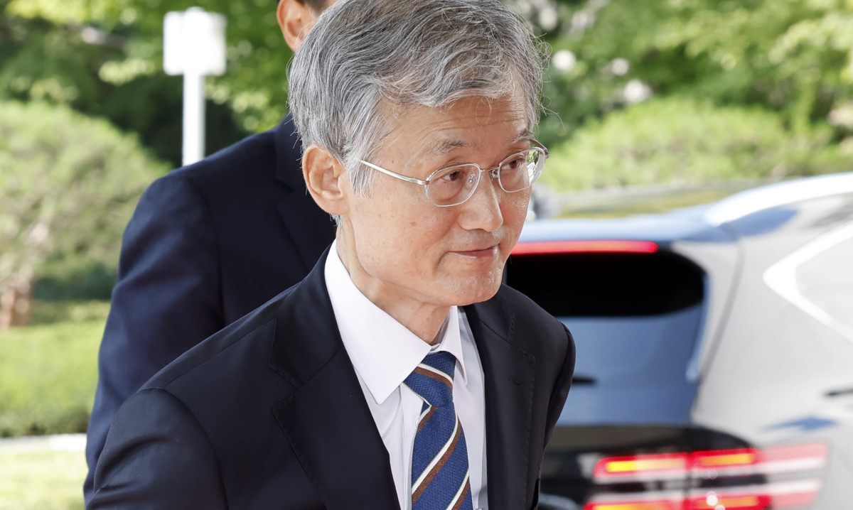 ▲조희대 대법원장이 23일 오전 서울 서초구 대법원 청사로 출근하고 있다. (뉴시스)