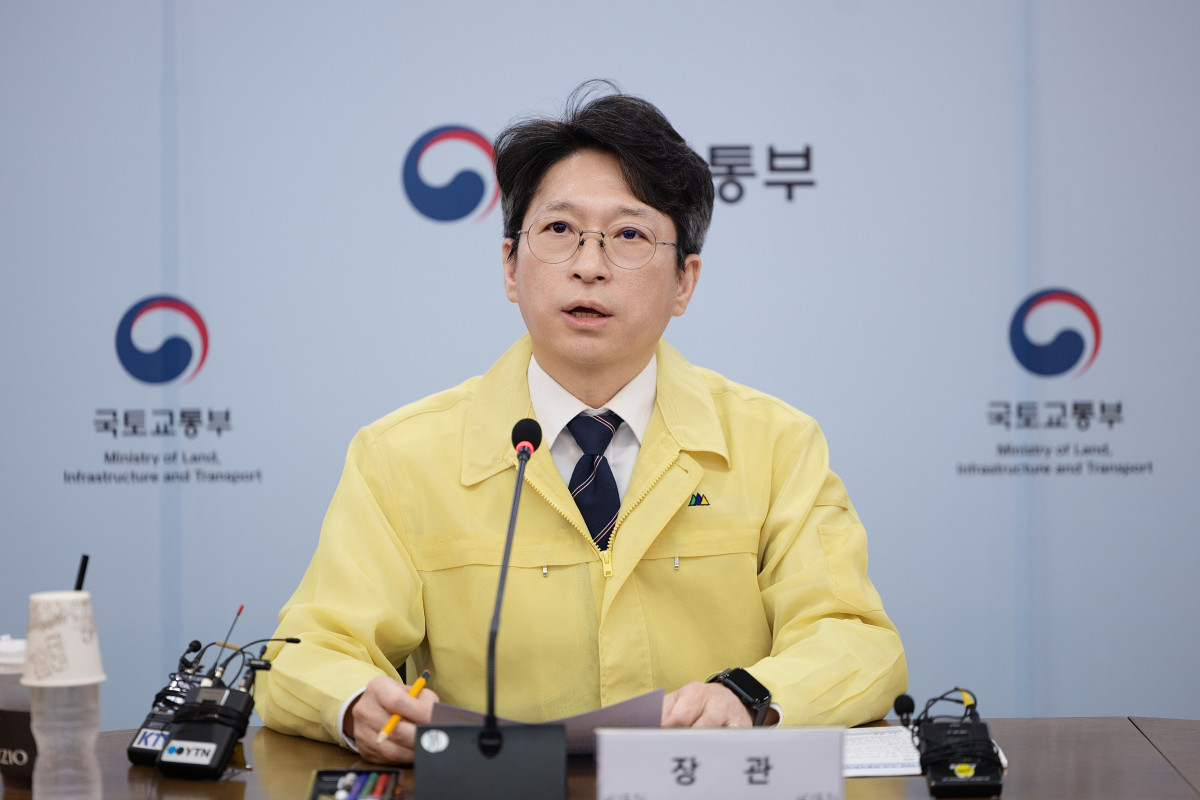 ▲홍지선 국토교통부 장관이 23일 정부세종청사에서 열린 추석 연휴 특별교통대책 준비상황 점검회의에서 모두발언을 하고 있다. (사진제공=국토교통부)