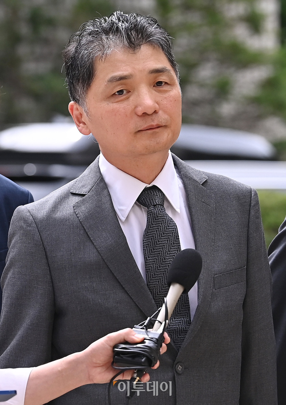 ▲자본시장과 금융투자업에 관한 법률 위반 혐의를 받는 김범수 카카오 창업주가 24일 서울 서초구 서울고등법원에서 열린 공판에 출석하고 있다. 사진공동취재단 (이투데이DB)