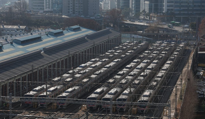 ▲서울 구로구 한국철도공사(코레일) 구로차량기지에 전동차들이 세워져 있다. (연합뉴스)