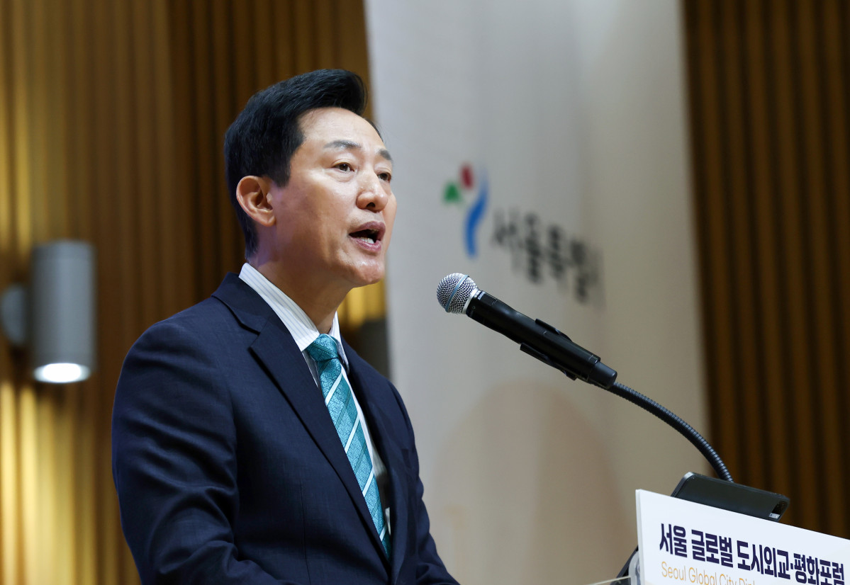 ▲오세훈 서울시장이 21일 서울시청 다목적홀에서 열린 '서울 글로벌 도시외교·평화포럼'에서 환영사를 하고 있다. (사진=서울시)