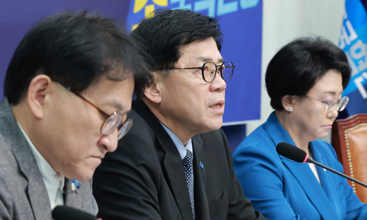 ▲조국혁신당 김준형 원내대표가 27일 국회에서 추석민심 기자간담회를 하고 있다. 2026.9.27 (사진=연합뉴스)