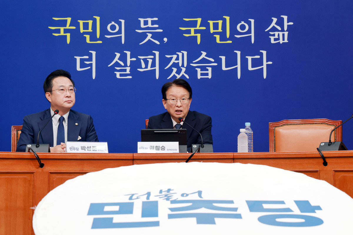 ▲권칠승 더불어민주당 정책위의장과 박성준 수석대변인이 27일 국회에서 추석민심 기자간담회를 하고 있다. (사진제공=연합뉴스)