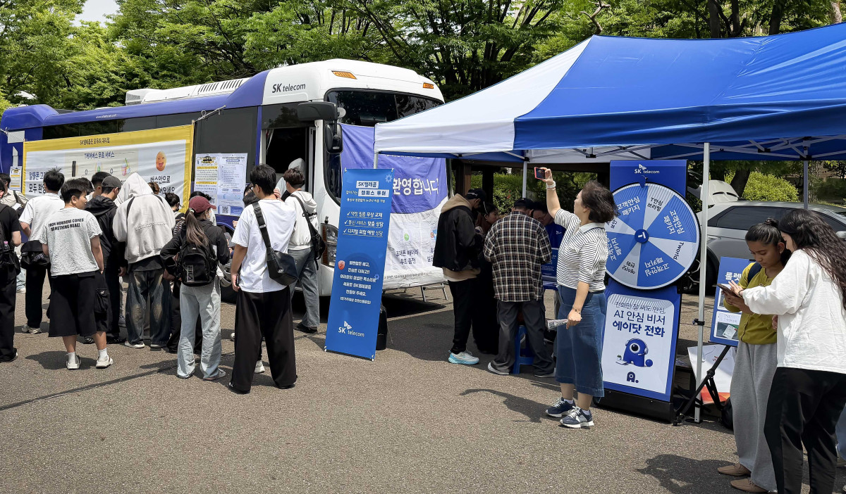 ▲SK텔레콤은 오는 9월 30일부터 11월 4일까지 전국 대학교를 직접 찾아가 대학생의 진로 상담부터 휴대폰 케어 서비스까지 제공하는 ‘찾아가는 캠퍼스’를 운영한다고 28일 밝혔다. (사진제공=SK텔레콤)