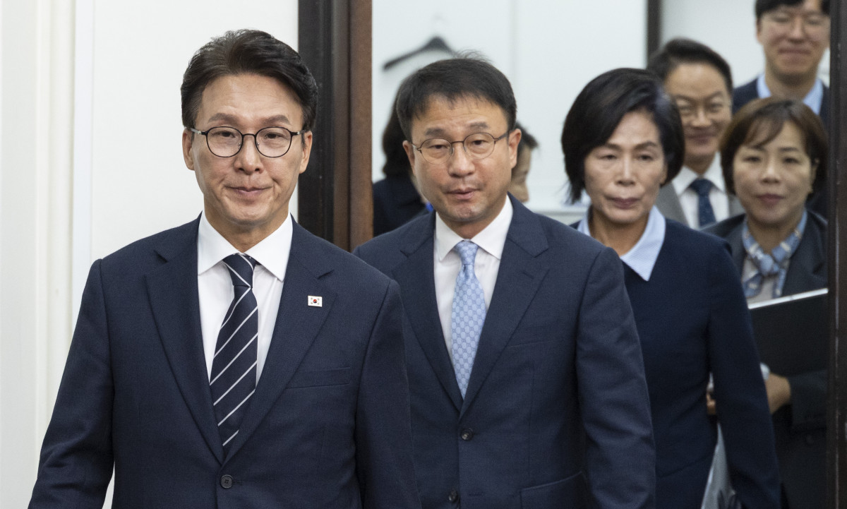 ▲더불어민주당 김민석 대표와 한병도 원내대표, 최고위원들이 28일 국회에서 열린 최고위원회의에 입장하고 있다. 2026.9.28 (사진=연합뉴스)
