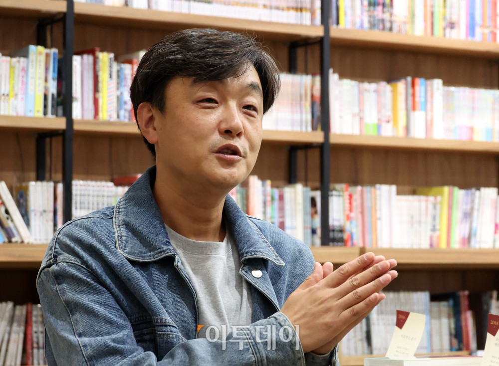 ▲예스24 오프라인 매장 개관 10주년을 기념해 서울 양천구 예스24 목동점에서 김원범 매장영업팀 파트장이 이투데이와 인터뷰를 하고 있다. 고이란 기자 photoeran@ (이투데이DB)