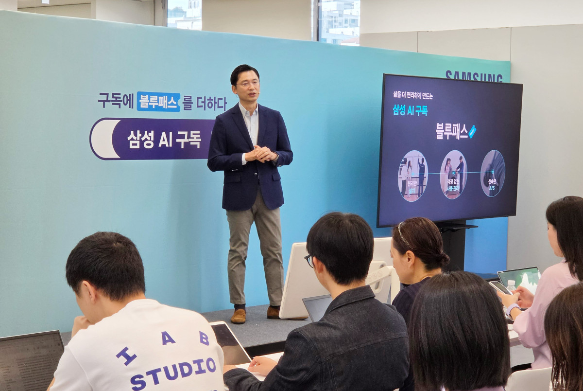 ▲임성택 삼성전자 한국총괄 부사장이 '삼성 AI 구독' 미디어 브리핑에서 서비스 혁신으로 새롭게 도약하는 '삼성 AI 구독'의 새 시대를 선언하고 있다. (사진제공=삼성전자)