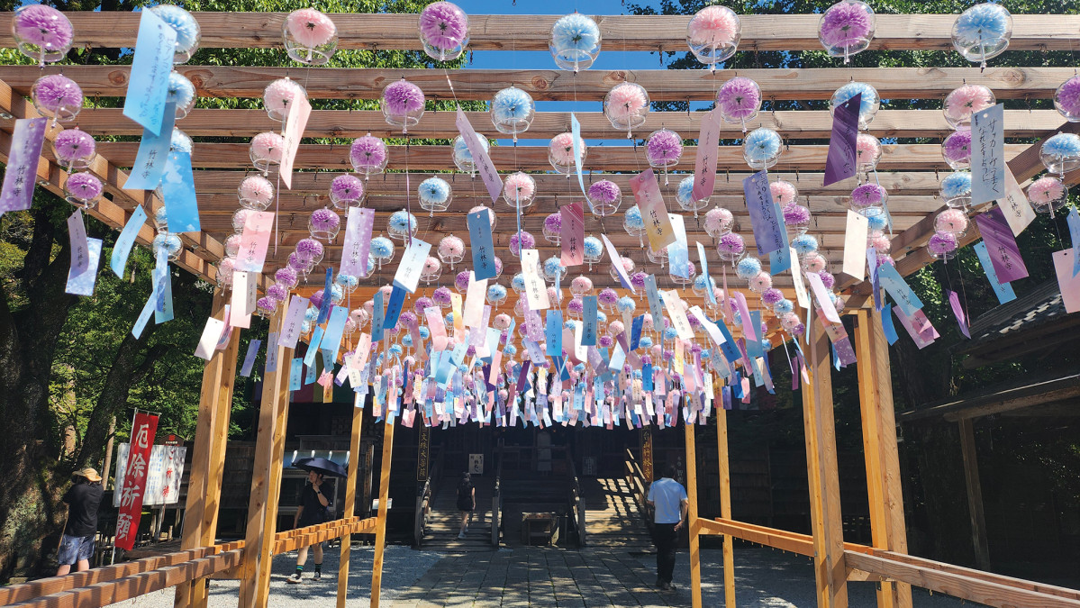 ▲치쿠린지 본당을 수놓은 풍령(風鈴)(하나투어)