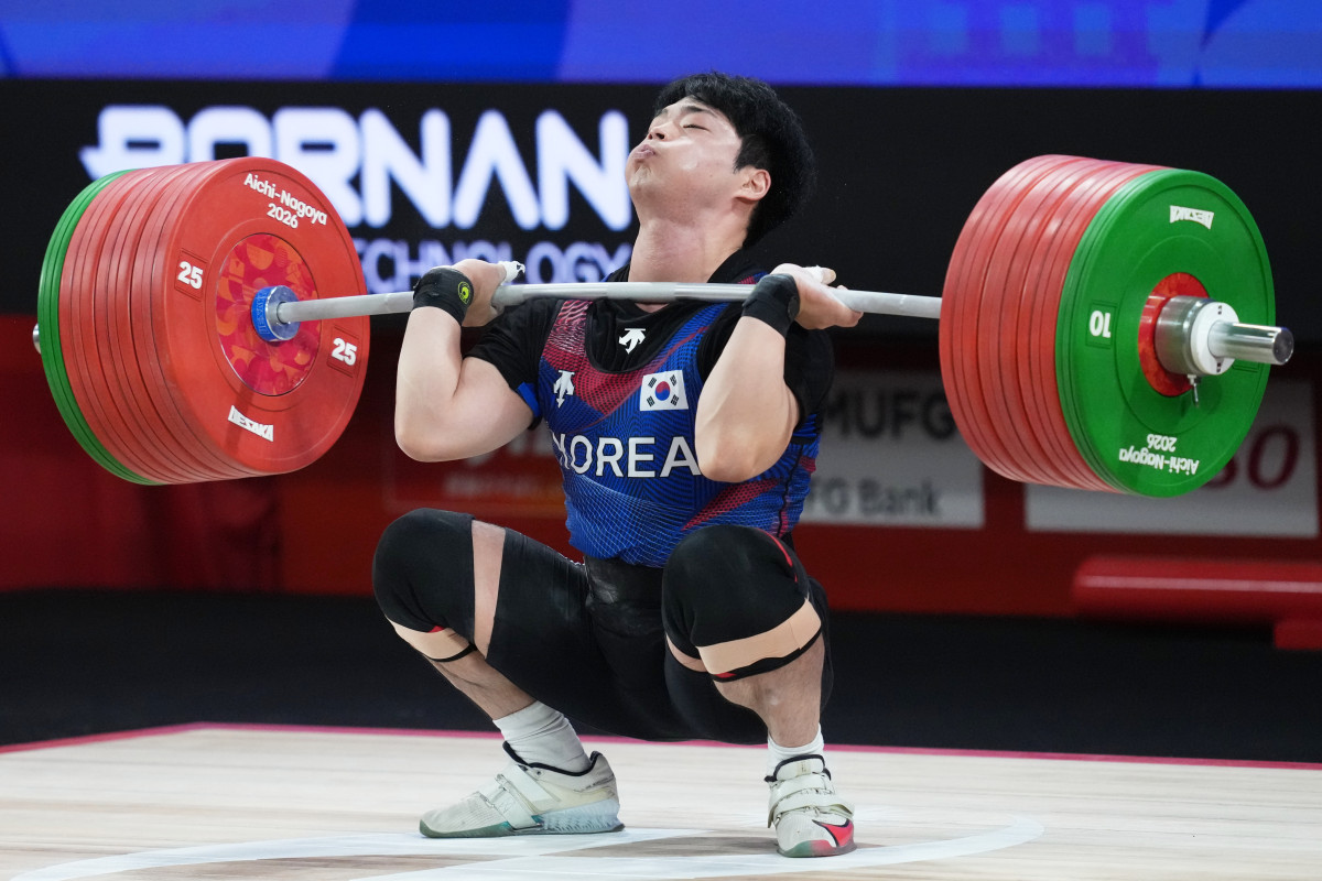 ▲김성민이 28일 일본 나고야에서 열린 2026 아이치ㆍ나고야 아시안게임 역도 남자 85㎏급 결승에서 바벨을 들어 올리고 있다. (AP/연합뉴스)