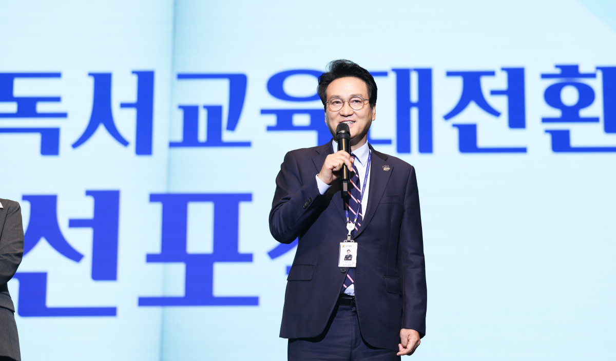 ▲안민석 경기도교육감이 28일 경기도교육청 조원청사에서 열린 ‘경기독서교육 대전환’ 선포식에서 독서교육 정책 방향을 설명하고 있다. (경기도교육청)