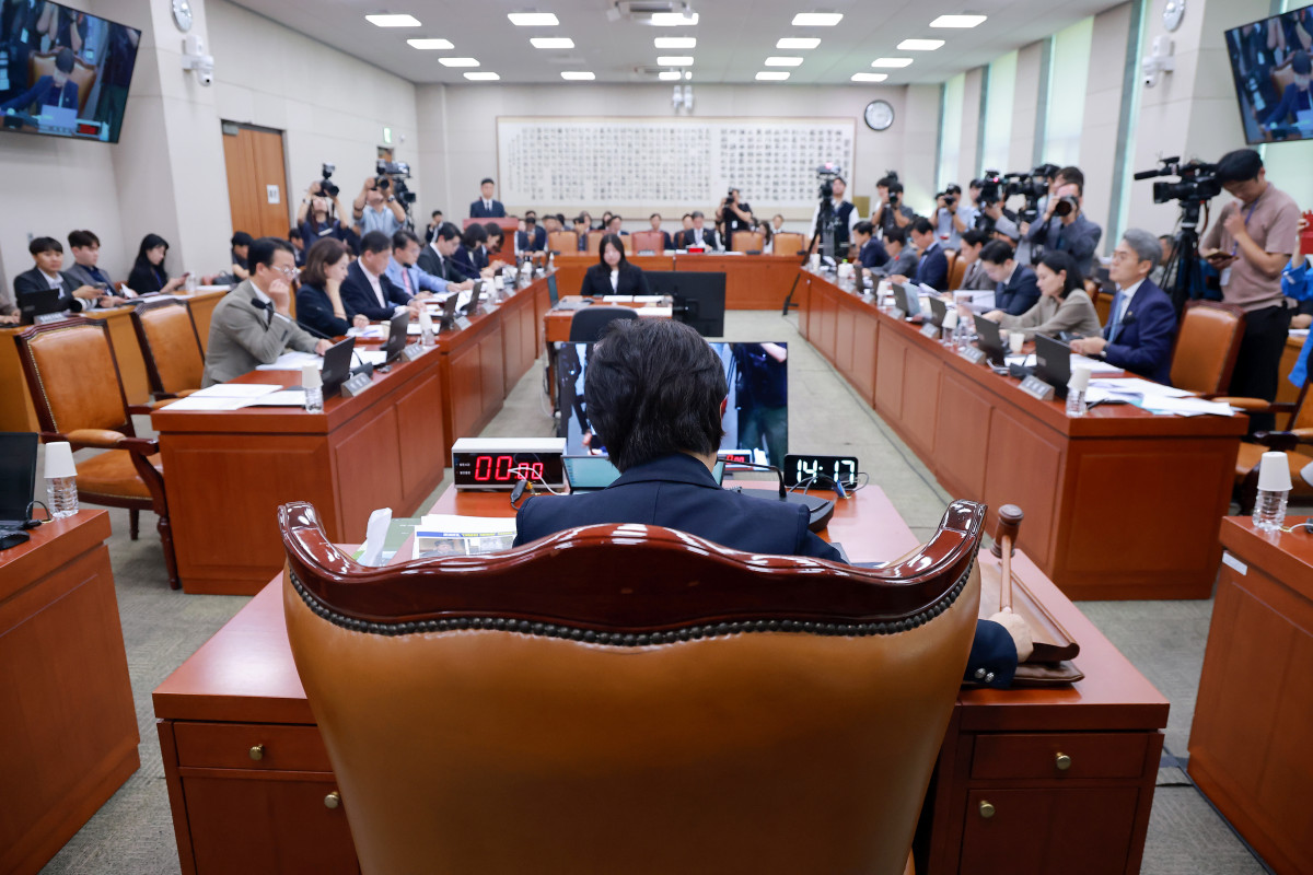 ▲28일 국회 법제사법위원회 전체회의에서 위원장인 더불어민주당 서영교 의원이 법안을 상정하고 있다. 사진=연합뉴스