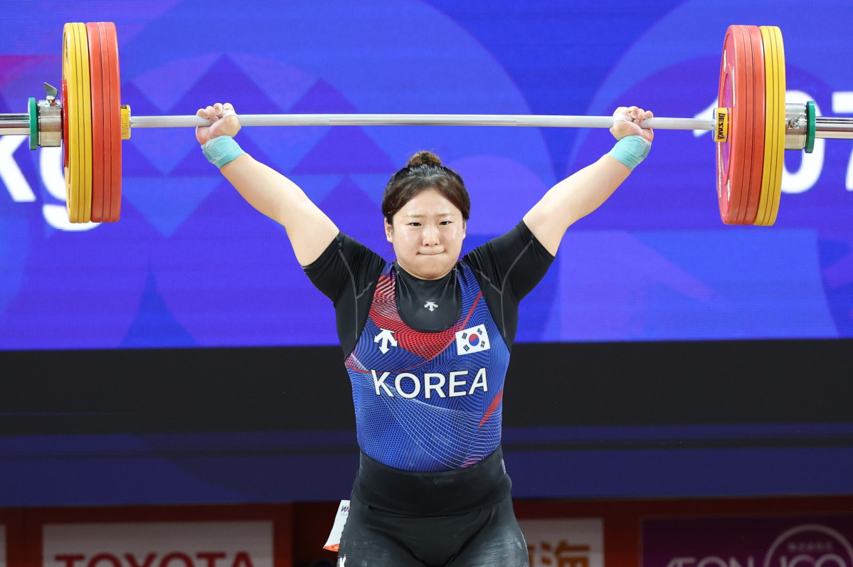 ▲29일 오전(현지 시간) 일본 아이치현 나고야시 중소기업진흥회관에서 열린 2026 아이치·나고야 아시안게임 역도 여자 86k급 그룹A 결선, 한국 전희수가 인상 3차시기 107kg 도전에 성공하고 있다. (연합뉴스)