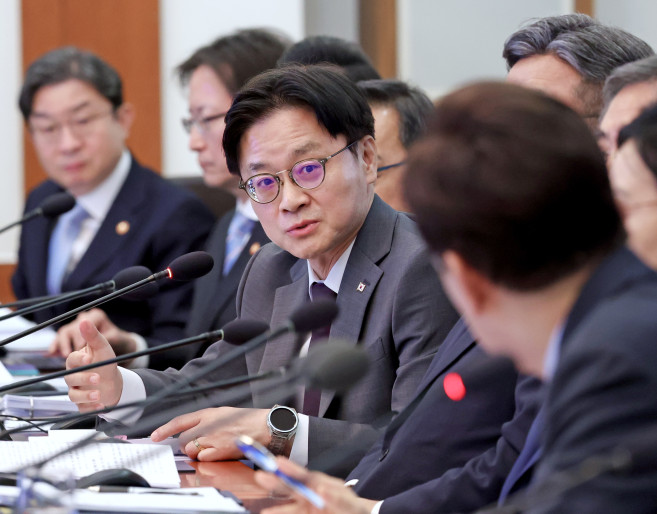 ▲김정관 산업부 장관이 29일 청와대에서 열린 국무회의에서 이재명 대통령 질문에 답하고 있다. 2026.9.29 (연합뉴스)