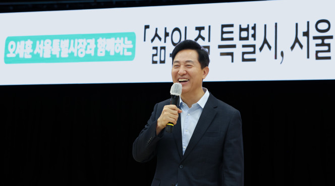 ▲오세훈 서울시장이 29일 충주시청에서 '삶의 질 특별시, 서울'을 주제로 특강을 진행하고 있다. (사진제공=서울시)