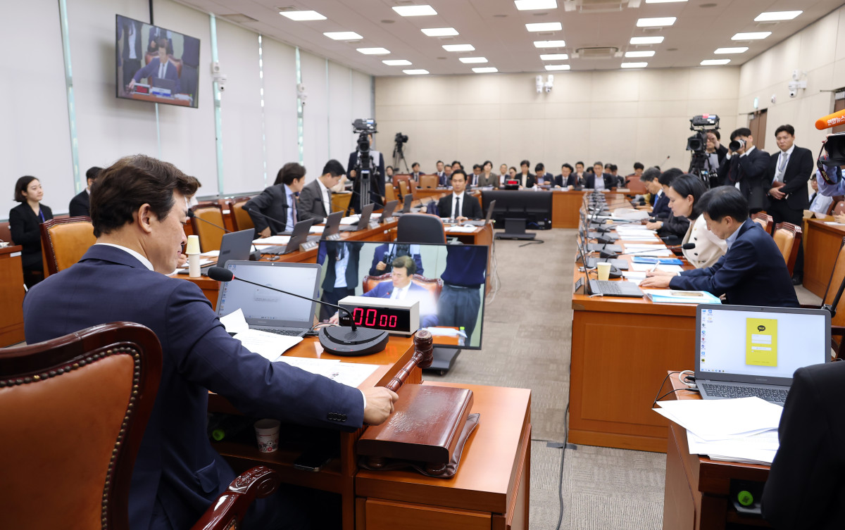 ▲29일 국회에서 열린 연금개혁특별위원회 제8차 전체회의에서 윤영석 위원장이 안건 상정을 하고 있다. (연합뉴스)