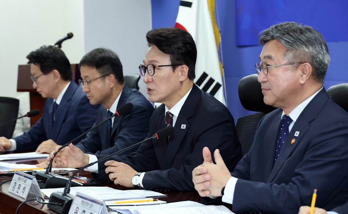 ▲더불어민주당 김민석 대표가 29일 국회 의원회관에서 열린 미래대응기금 당정협의에서 발언하고 있다. 이날 당정은 지방 광역단체장들과 함께 미래대응기금 및 지방교부세 개편 관련 논의를 했다. 2026.9.29 (사진=연합뉴스)
