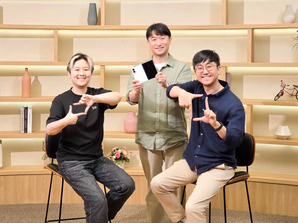 ▲(왼쪽부터) MX사업부 멀티미디어개발그룹 홍소희, 김성환 프로, 삼성리서치 비주얼테크놀로지팀 박황필 프로. (사진=삼성전자)