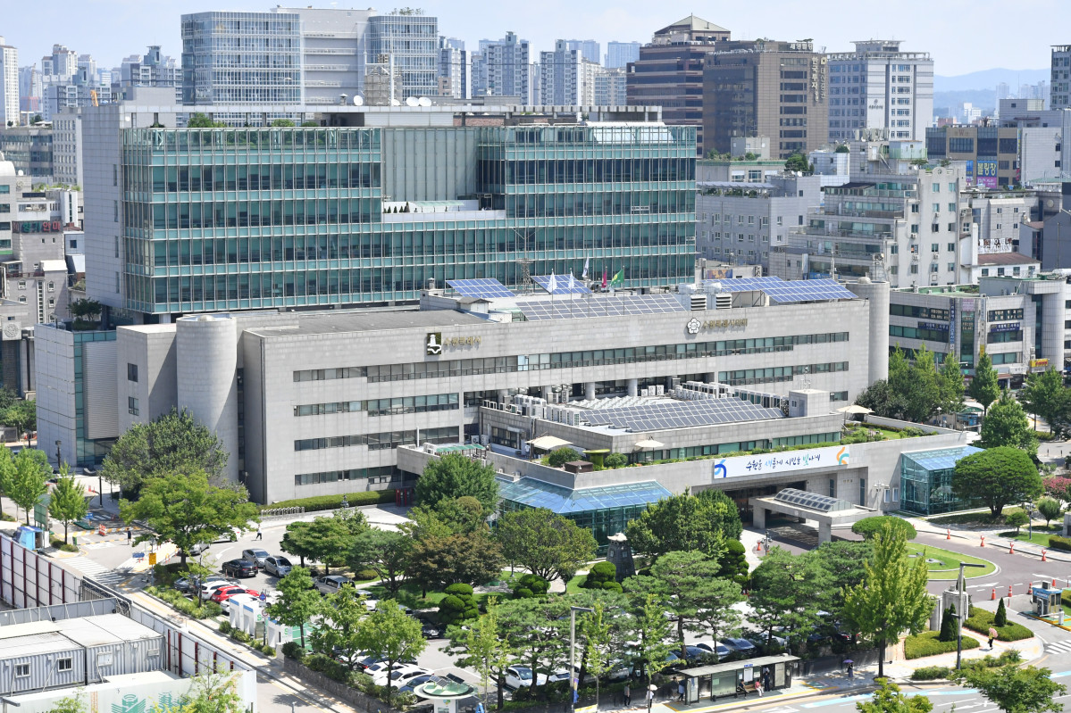 ▲수원특례시청 전경. 수원시는 2026년 하반기 9개 공공기관에서 직원 22명을 통합채용한다. (수원특례시)