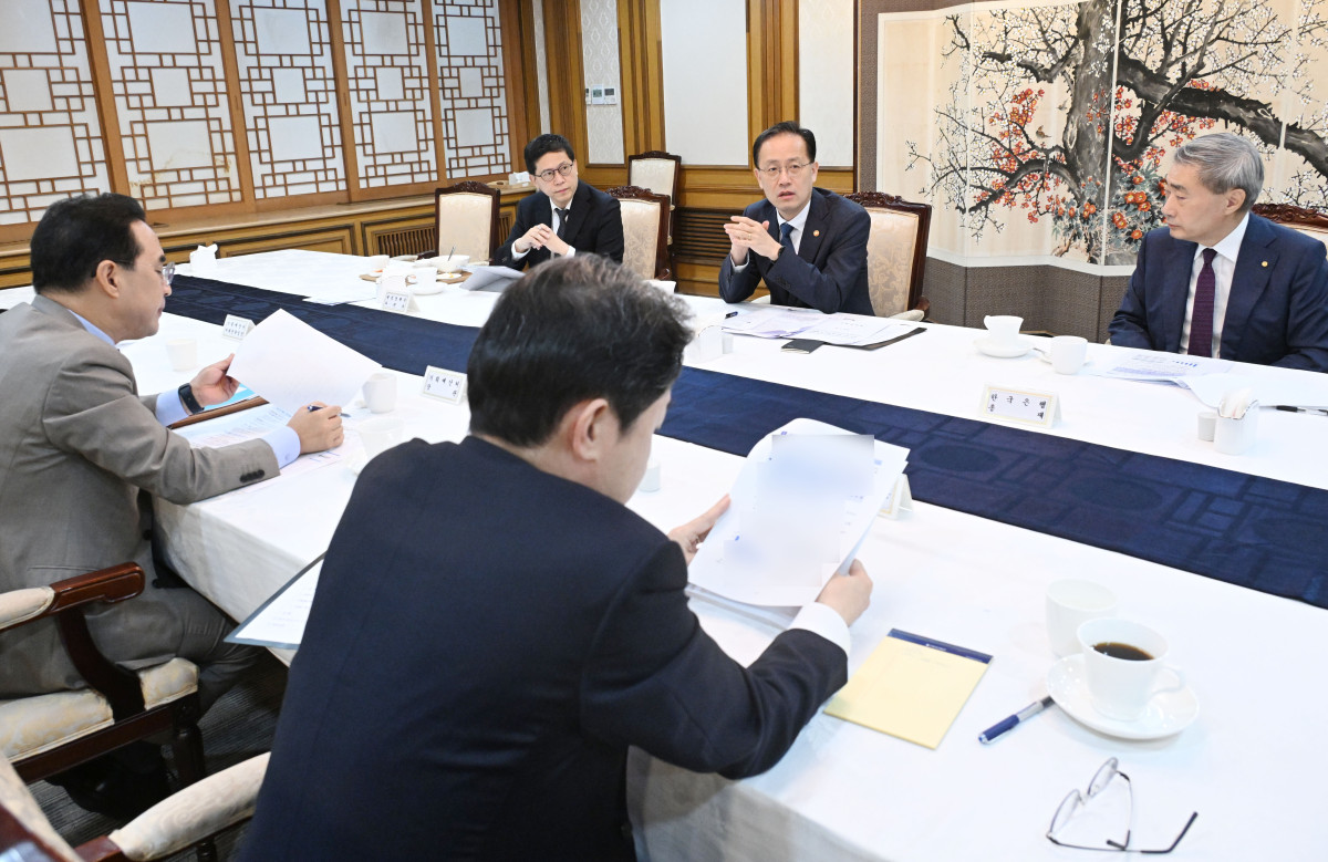 ▲이형일 경제부총리 겸 재정경제부 장관이 9월 30일 서울 종로구 정부서울청사에서 열린 '확대 거시재정금융간담회'를 주재하고 있다. (사진제공=재정경제부)