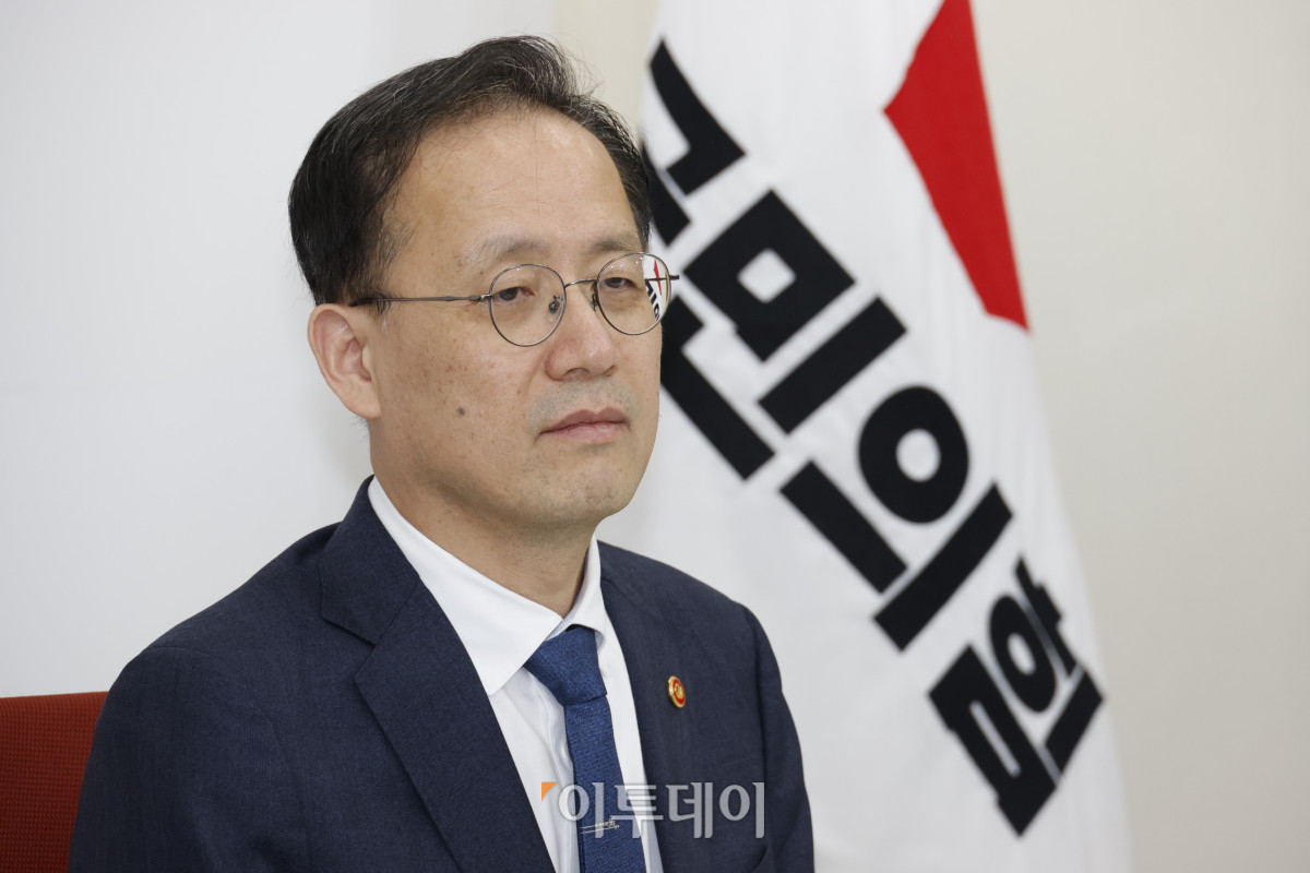 ▲이형일 부총리 겸 재정경제부 장관이 30일 서울 여의도 국회에서 정점식 국민의힘 원내대표를 예방하고 있다. 고이란 기자 photoeran@