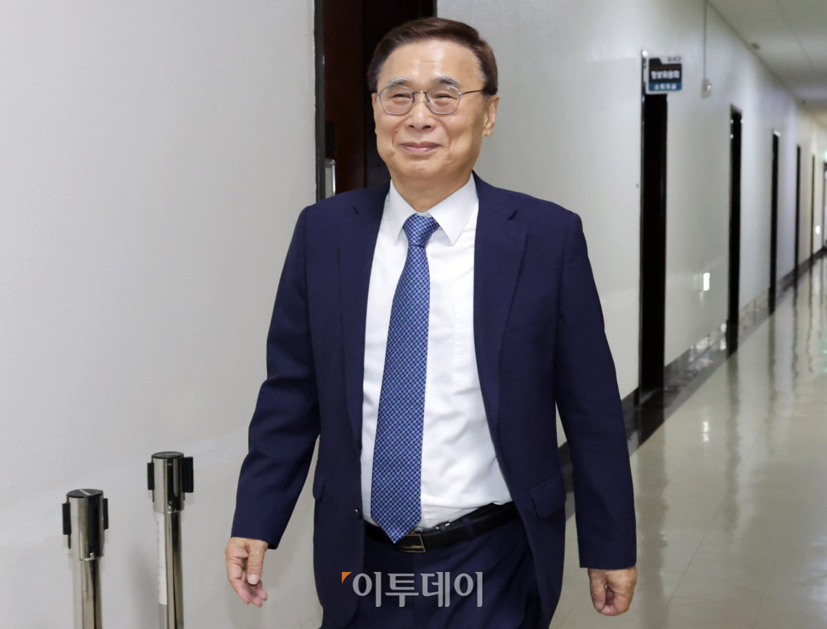 ▲이종석 국정원장이 30일 서울 여의도 국회 정보위 전체회의를 마치고 퇴장하고 있다. 국회사진기자단