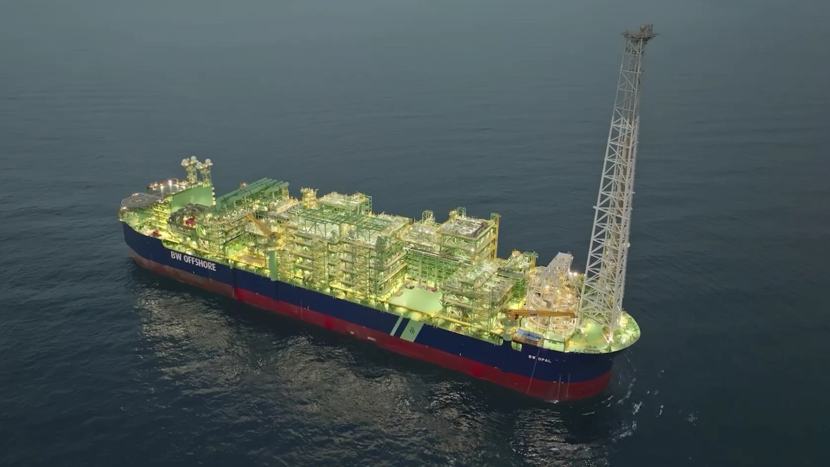▲SK이노베이션 E&S가 참여한 호주 바로사 가스전의 부유식 생산·저장·하역설비(FPSO). 해저에서 생산한 천연가스의 불순물과 초경질유를 분리한 뒤 가스를 다윈 LNG 플랜트로 보내는 역할을 한다. (사진=SK이노베이션 E&S)
