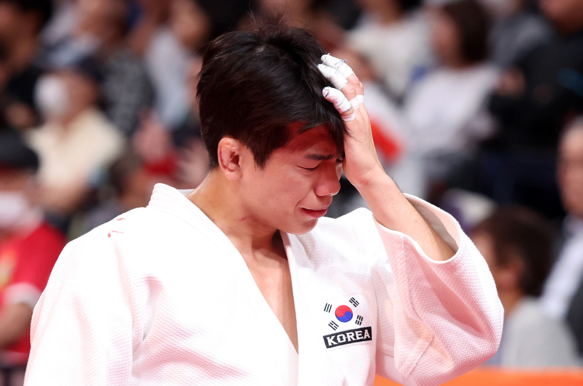 ▲30일 일본 나고야 아이치 인터내셔널 아레나에서 열린 2026 아이치ㆍ나고야 아시안게임 유도 남자 60㎏급 한국 이하림과 카자흐스탄 옐도스 스메토프의 16강 경기. 경기에 패한 한국 이하림이 아쉬워하며 경기장을 나서고 있다. (연합뉴스)
