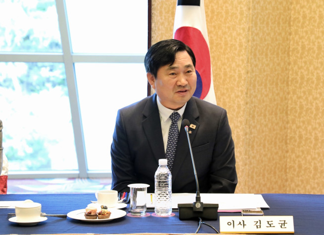 ▲강원랜드는 30일 강원랜드 그랜드호텔에서 제235차 이사회를 개최하고, 지역경제 활성화와 협력사와의 상생을 위한 주요 안건을 의결했다.<김도균 대표이사> (사진제공 = 강원랜드)