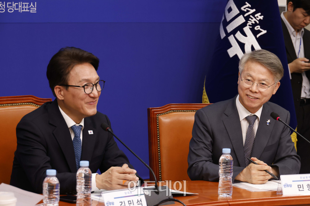 ▲민형배 전남광주통합특별시장이 30일 서울 여의도 국회에서 열린 2026 전남광주 예산정책협의회에서 발언을 하고 있다. 왼쪽은 김민석 더불어민주당 대표. 고이란 기자 photoeran@