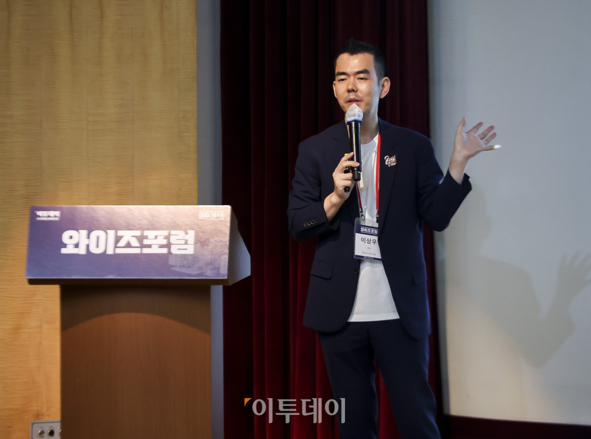 ▲이상우 인베이드투자자문 대표가 30일 서울 강남구 포스코타워 역삼에서 열린 와이즈포럼 "현명한 주식·부동산 투자와 세제 개편 대응방안"에서 '지금 할 수 있는 일을 한다'를 주제로 강연하고 있다. 이투데이는 매달 주요 경제·금융 이슈를 주제로 투자자들의 시장 이해와 합리적인 재무 의사결정을 돕기 위한 '와이즈포럼'을 개최하고 있다. 고성준 기자 joonko1@