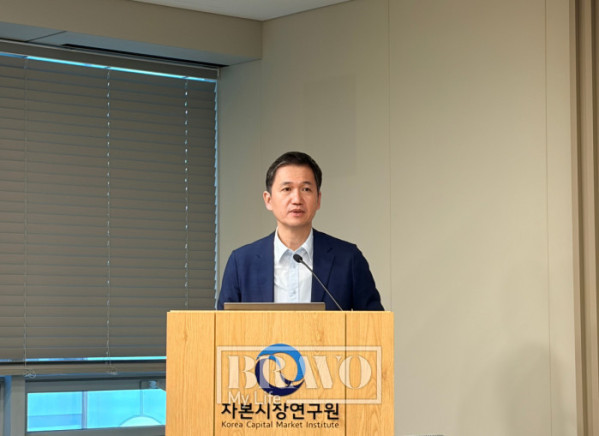 ▲4일 서울 여의도 금융투자협회에서 남재우 자본시장연구원 선임연구위원이 '초고령사회 다층노후소득을 위한 퇴직연금제도 개편'을 주제로 발표를 하고 있다.(박지수 기자 jsp@)