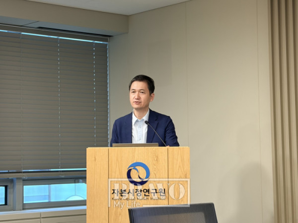 ▲4일 서울 여의도 금융투자협회에서 남재우 자본시장연구원 선임연구위원이 '초고령사회 다층노후소득을 위한 퇴직연금제도 개편'을 주제로 발표를 하고 있다.(박지수 기자 jsp@)