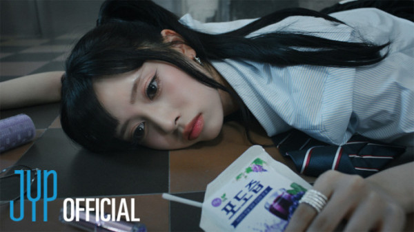 ▲니쥬 미니 1집 'Sour Grapes' 프롤로그 필름 섬네일(사진출처=JYP엔터테인먼트)