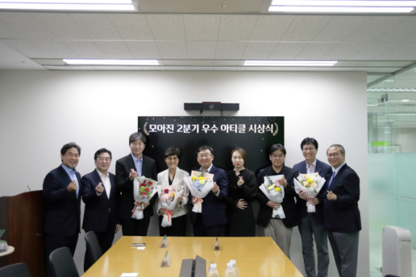 ▲﻿(왼쪽부터) 플랜티엠 대표이사 김진해 부회장, 플랜티넷 대표이사 김태주 회장, PC사랑 서진기 발행인, 어린이 과학동아 장경애 대표, 브라보 마이 라이프 한승훈 대표, 공도윤 편집국장, 더스쿠프 이윤찬 편집장, 디멘시아 양정덕 편집장, 건국대학교 언론홍보대학원장 김동규 교수(플랜티엠 제공)