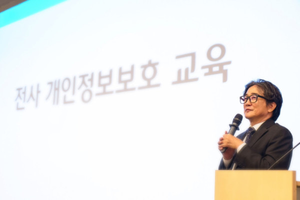 ▲티빙 전사 개인정보 보호 교육 실시. 윤종수 법무법인(유) 광장 파트너 변호사(사진출처=티빙)