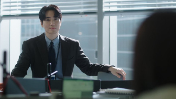▲‘로또 1등도 출근합니다’ 이준혁(사진출처=티빙)