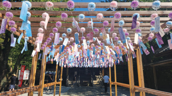 ▲치쿠린지 본당을 수놓은 풍령(風鈴)(하나투어)