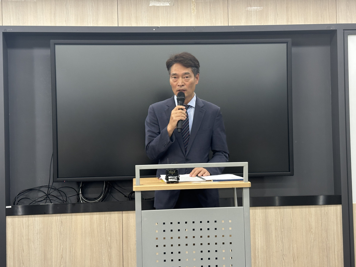 ▲김정주 중기부 소상공인정책관이 지난달 30일 서울 마포구에서 온누리상품권 개편 방안 브리핑을 진행하고 있다. (서이원 기자 @iwonseo96)