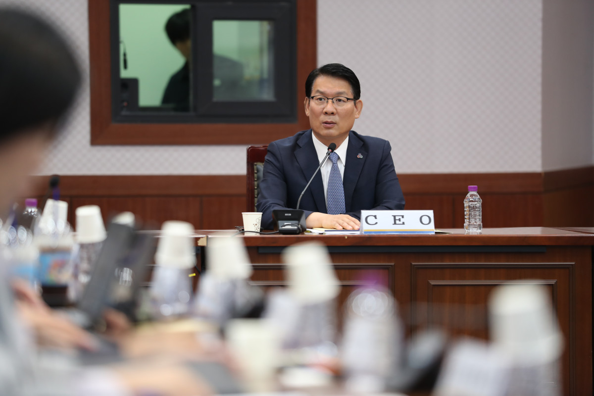 ▲김인중 한국농어촌공사 사장이 지난달 30일 전북 김제 새만금33센터에서 기자간담회를 열고 모두발언을 하고 있다. (사진제공=한국농어촌공사)