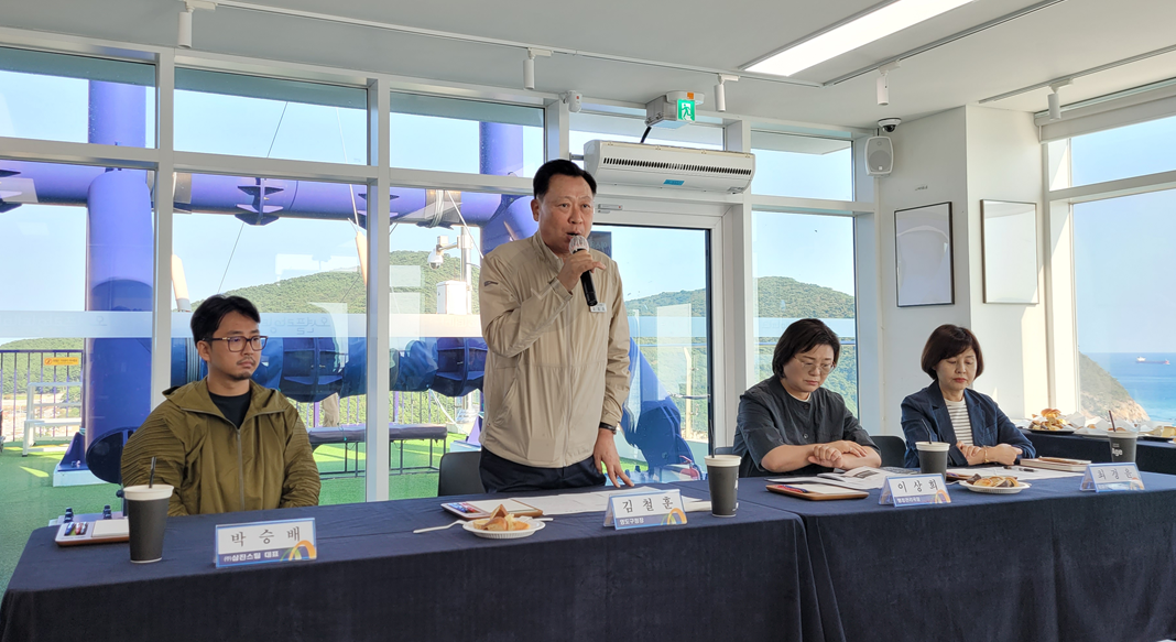 ▲30일 영도 태종대오션플라잉 테마파크에서 열린 미디어데이에서 김철훈 영도구청장이 모두 발언을 하고 있다. (서영인 기자 @hihiro)