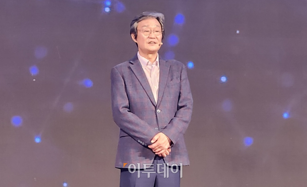 ▲정재준 아리바이오 그룹 회장이 1일 서울 용산구 서울드래곤시티에서 열린 ‘2026 아리바이오그룹 비전선포식’에서 회사의 비전을 소개하고 있다. (이상민 기자 imfactor@)