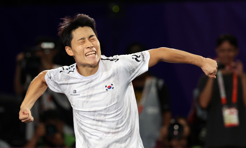 ▲20일 일본 나고야 히가시 스포츠센터에서 열린 2026 아이치·나고야 아시안게임 테크볼 남자 단식 결승전에서 한국 이준석이 이라크 알리 자릴 메제르 알엘라야위에게 1세트를 이긴 후 기뻐하고 있다. (연합뉴스)