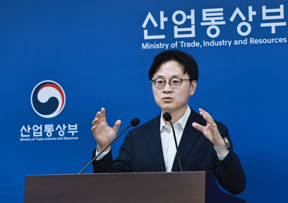 ▲김정관 산업통상부 장관이 1일 정부세종청사에서 브리핑을 열고 대미투자 관련 한미 양국 합의 및 알래스카 프로젝트에 대해 설명하고 있다. (사진제공=산업통상부)