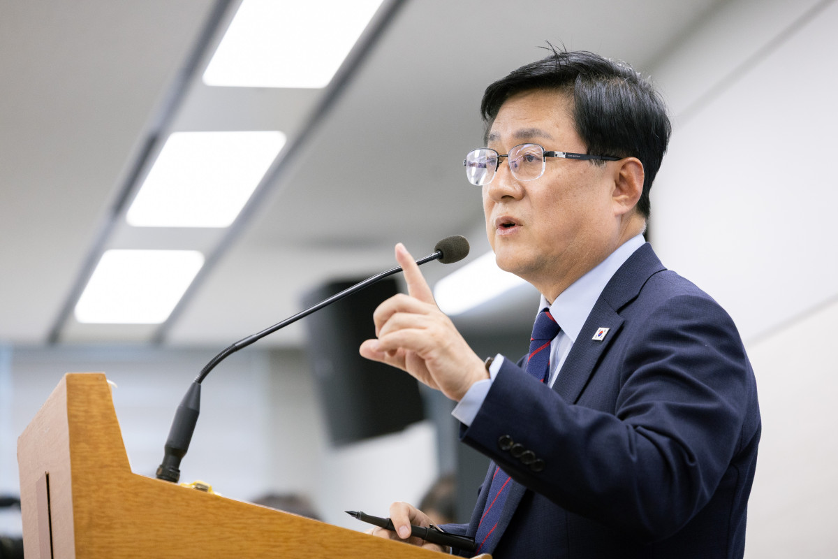 ▲김성환 기후에너지환경부 장관이 1일 정부세종청사에서 가진 기후부 출범 1주년 기자간담회에서 발언하고 있다. (기후에너지환경부)
